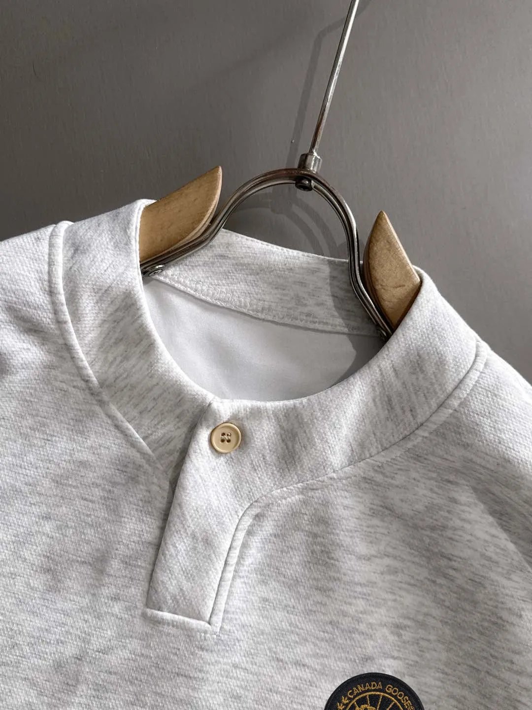P360 Big Goose 2025 long-sleeved round neck sweatshirt for men and women, same style for many celebrities, top original version, feel free to compare 🆚The fabric is custom-dyed and lightly sprayed and distressed, the fabric, material, and details are consistent with the original, using special cotton and linen fabrics. The cost of the fabric is extremely expensive. It is twice as expensive as pure cotton material, no expense is spared just to do better. Three standards are complete. The comparison between non-market products and my fabrics is very different, only the top version! Size: M-5XL